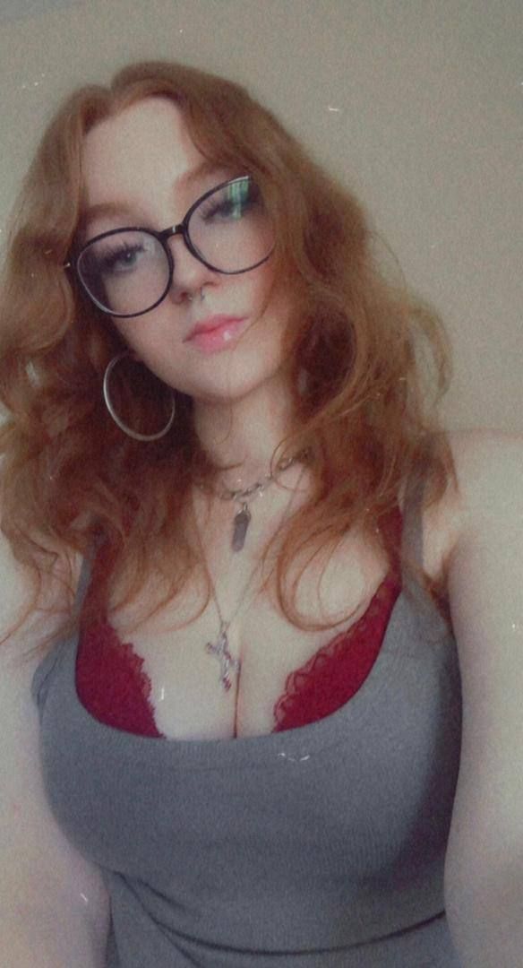 Natural Redhead girl down to tickle your fantasies - Image 2